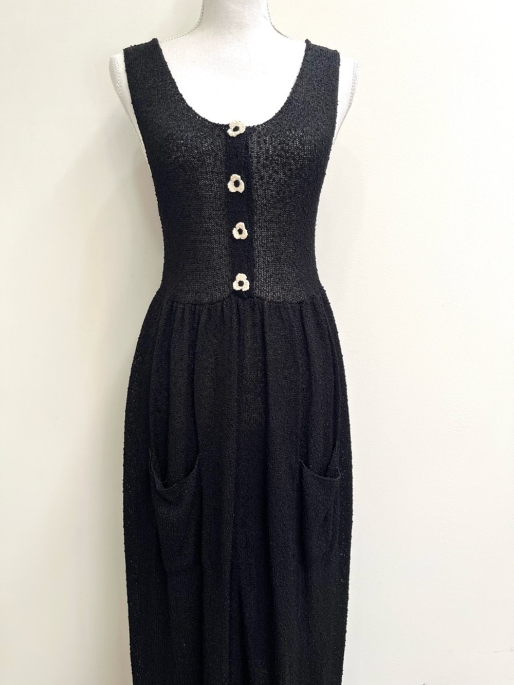 Vintage Carolyn Eve black knit maxi dress crochet flower snaps sleeveless small